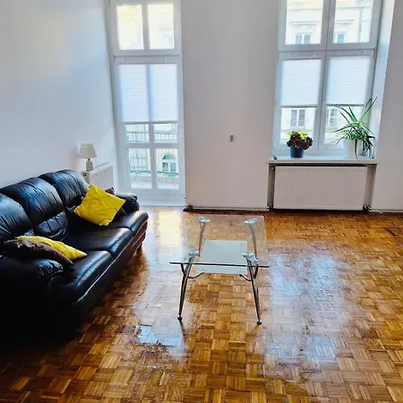 Nowowiejska Flat With A Balcony *
